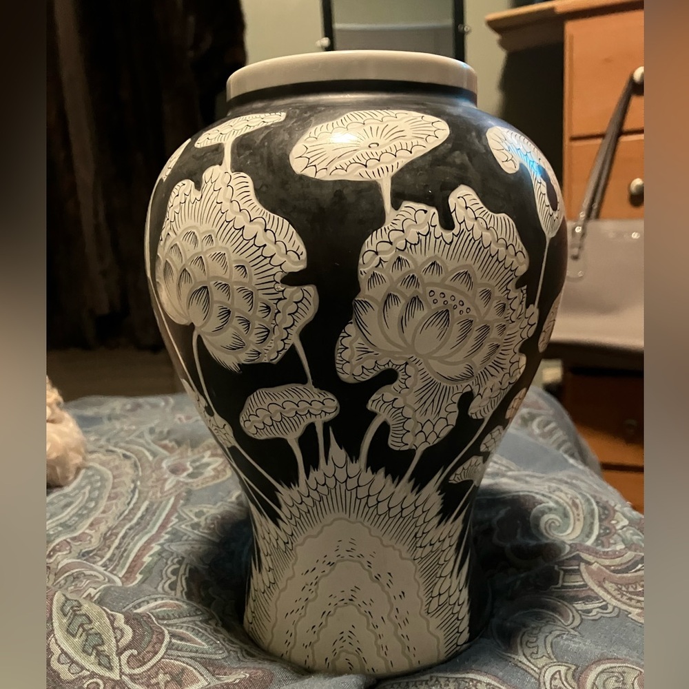 Vintage Andrea by Sadek Black and White Floral Vase